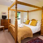 Lakefield House *