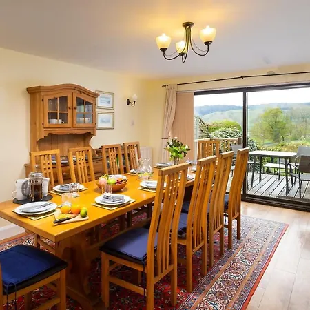 Lakefield House Holiday home